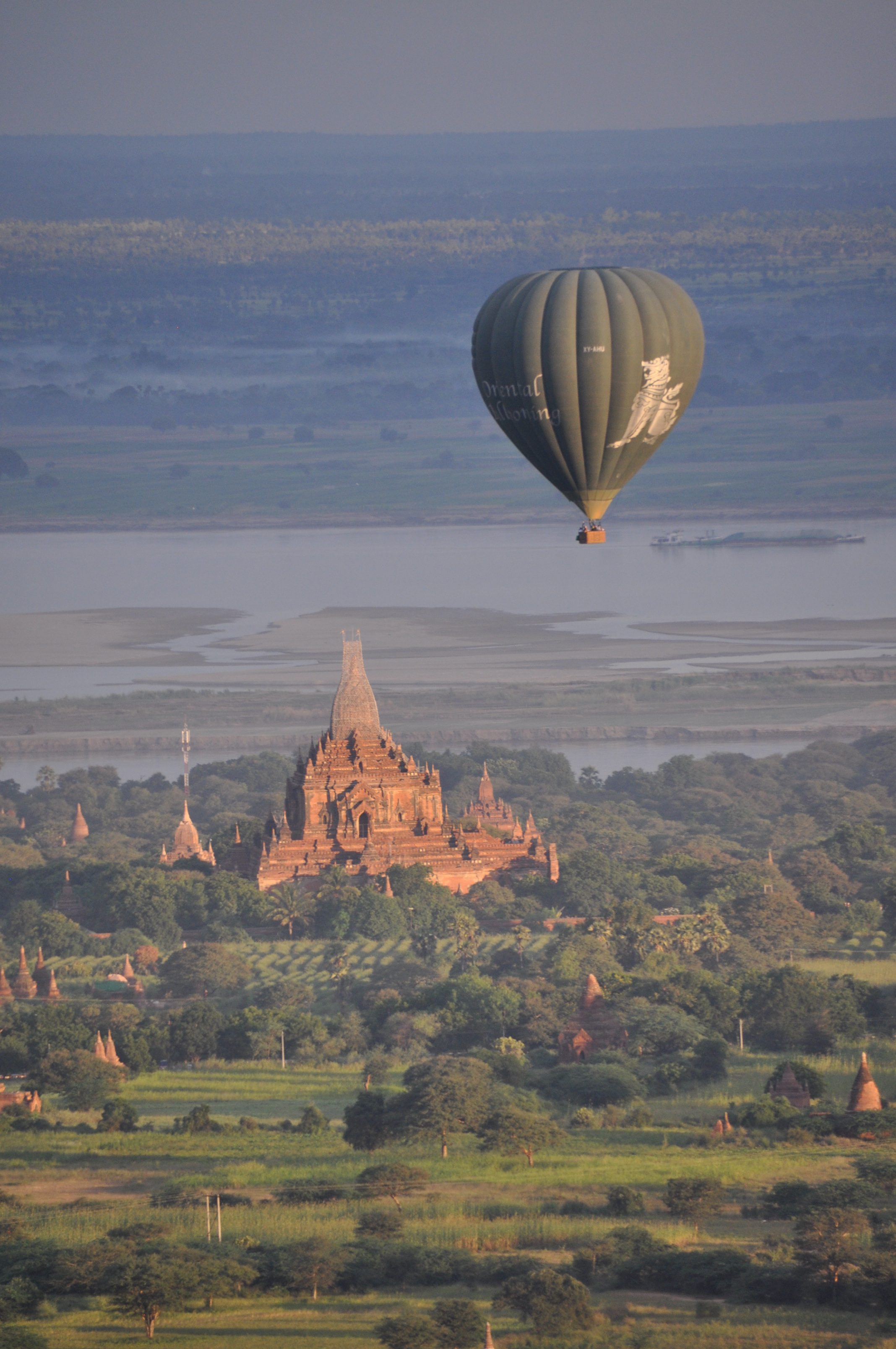 Inoubliable vol en montgolfière au dessus de la plaine de Bagan